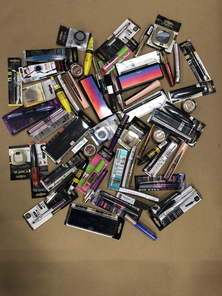 Lot maquillage ASS L'Oreal-Maybelline 300PS