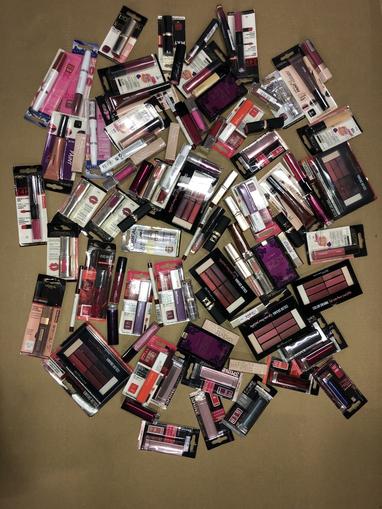 Lot maquillage ASS L'Oreal-Maybelline 300PS
